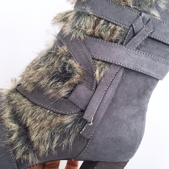 🅴 Charles By Charles David Alberta Bootie - Picture 9 of 11